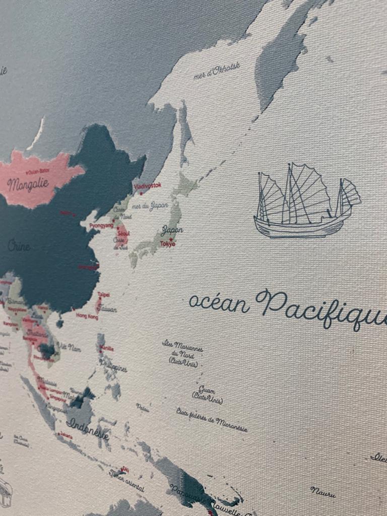 gros plan sur un détail du Planisphère : l'océan Pacifique.