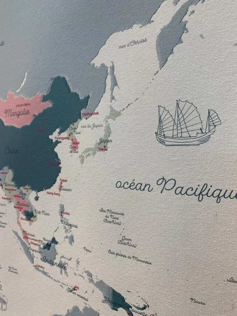 gros plan sur un détail du Planisphère : l'océan Pacifique.