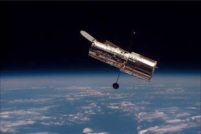 image de l'espace : le satellite Hubble de la NASA