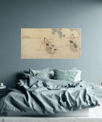 Cette estampe japonaise poétique représentant des porteuses d'eau, s'affiche en grand format en tête de lit, et rejoint la décoration épurée d'une chambre contemporaine.