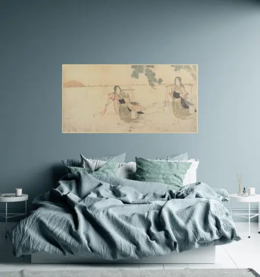 Cette estampe japonaise poétique représentant des porteuses d'eau, s'affiche en grand format en tête de lit, et rejoint la décoration épurée d'une chambre contemporaine.