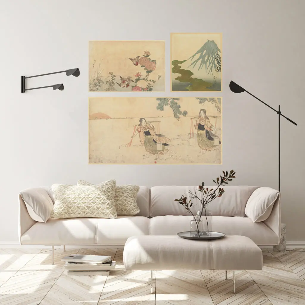 Triptyque d'estampes japonaise, sur toiles adhésives posées au mur d'un salon contemporain lumineux.