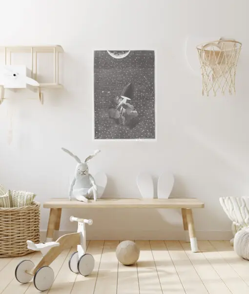 L'illustration "Autour de la lune" de Jules Verne, sur toile adhésive murale, décore avec goût une chambre d'enfant contemporaine.