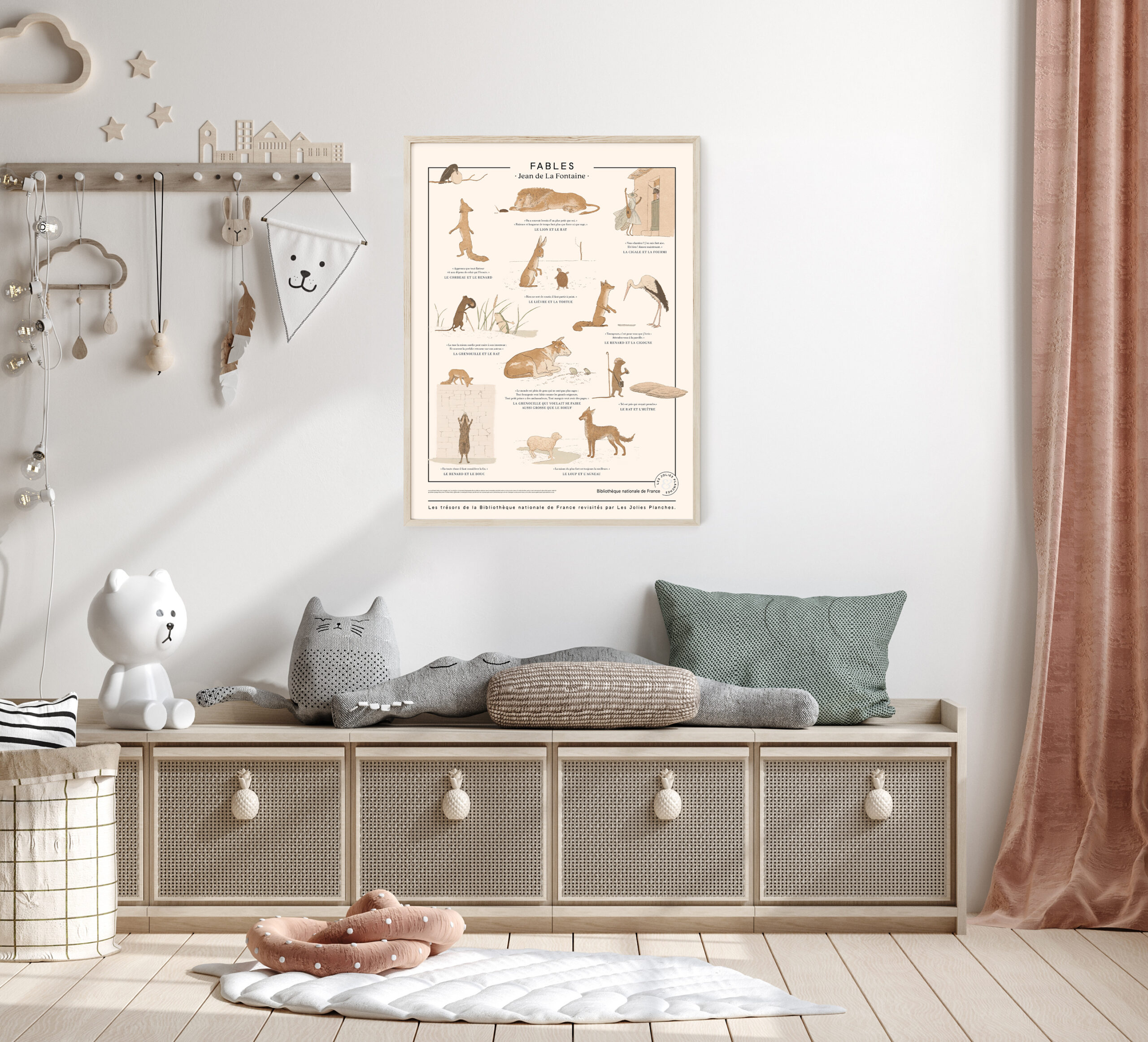 Planche illustrée des Fables de Jean de La Fontaine, dans un univers d'enfant, elle se marie à merveille avec la décoration contemporaine et les couleurs douces et sobres de la chambre.