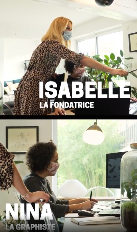 Photographie d'Isabelle, fondatrice et Nina illustratrice et graphiste des Jolies Planches, en séance de travail.